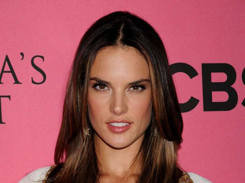 Alessandra Ambrosio At Vicotrias Sectret Show011 Wallpaper