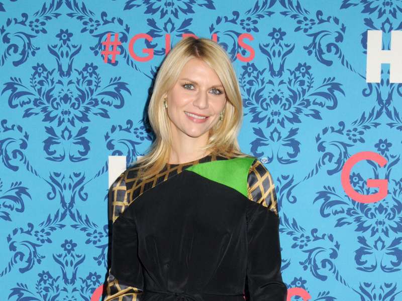 Claire Danes At Premiere Of Girls In New York City Wallpaper
