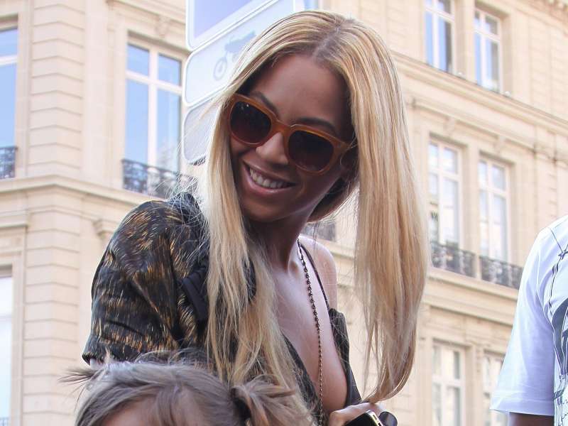 Beyonce Knowles In Paris Wallpaper