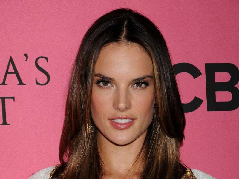 Alessandra Ambrosio At Vicotrias Sectret Show038 Wallpaper